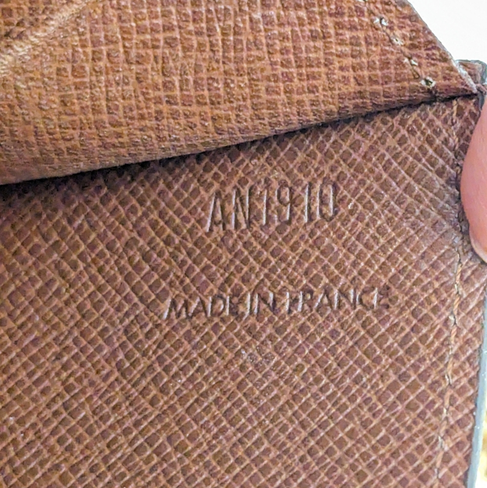✨ Louis Vuitton ✨ Sarah Long bifold wallet monogram converted to crossbody - Picture 7 of 14